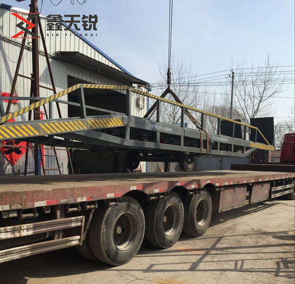 武威移动式登车桥装车发货